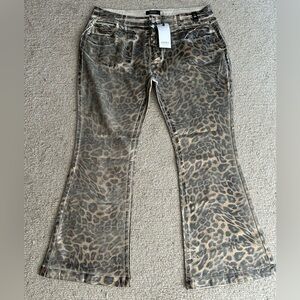 Akira leopard rock jeans 🔥